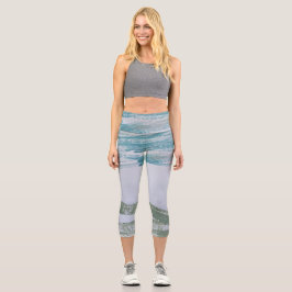 Blaue und grüne Pinselstriche Capri Leggings