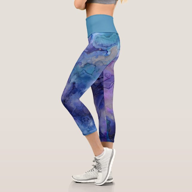 Blaue und Lila Flüssige Wasserfarbenlackierung Capri Leggings (Links)