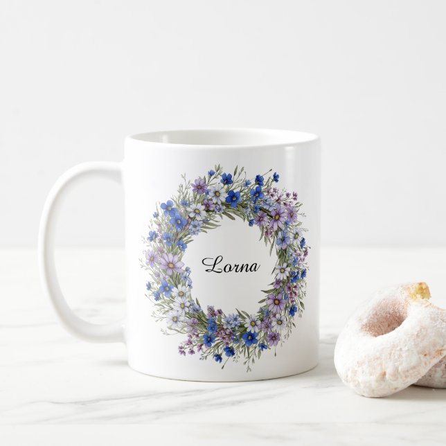 Blaue und Lila schöne Wildblumen nach Maß Kaffeetasse (Mit Donut)