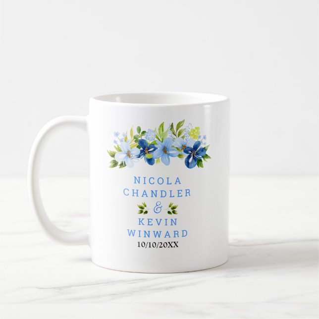 Blaue und Navy-Blumen mit Laub Hochzeit Kaffeetasse (Links)