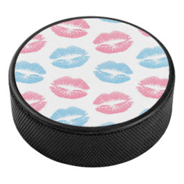 Blaue und rosa Lippenmuster, Lipstick, Kiss Eishockey Puck