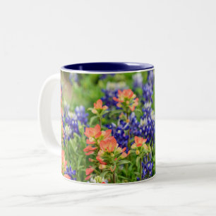 Blaue und rote Bluebonetze und Pinsel für Wildblum Zweifarbige Tasse