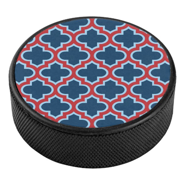 Blaue und rote marokkanische Trellis, Gitter, Quat Eishockey Puck (3/4)