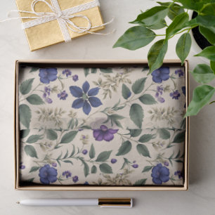 Blaue und violette Blumen mit elfenbeinfarbenem un Seidenpapier