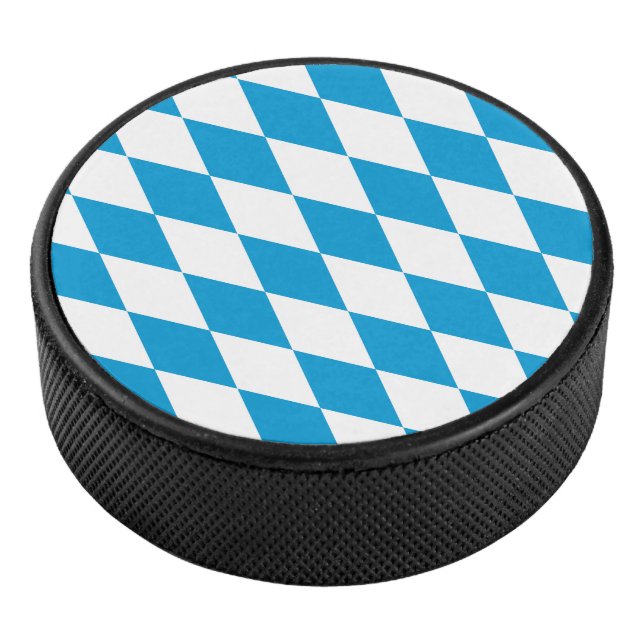 Blaue und weiße Bayern Diamantflagge Eishockey Puck (3/4)