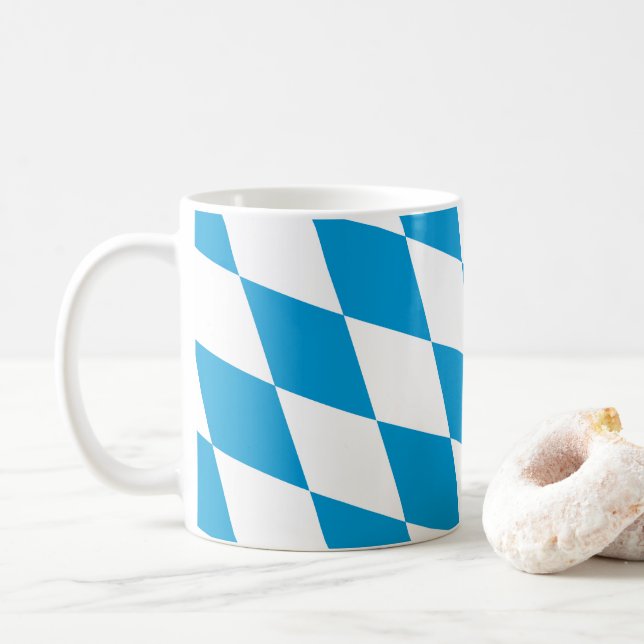 Blaue und weiße Bayern Diamantflagge Kaffeetasse (Mit Donut)
