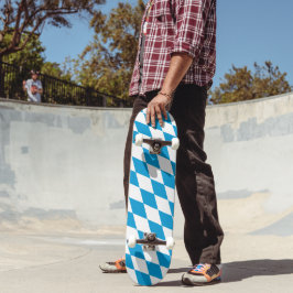 Blaue und weiße Bayern Diamantflagge Skateboard