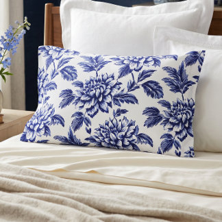 Blaue und weiße Dahlienblumen Toile de Jouy Kissenbezug