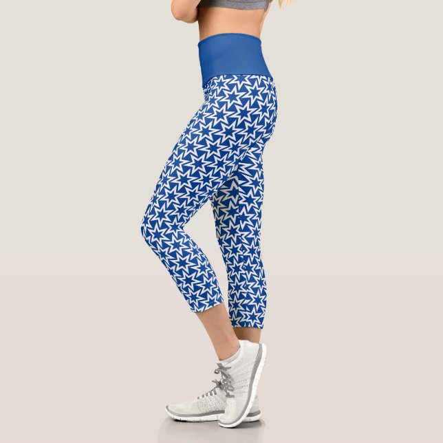 Blaue und weiße geometrische Sternmuster Capri Leggings (Links)
