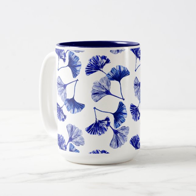Blaue und weiße Gingko-Blätter Zweifarbige Tasse (Vorderseite Links)