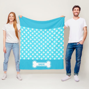 Blaue und weiße Hundepuhen und Knochen mit Namen Fleecedecke