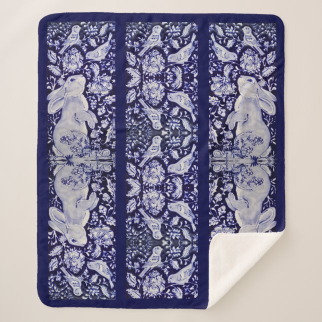 Blaue und weiße Kaninchen Bird Floral Chinoiserie  Sherpadecke (Vorderseite)
