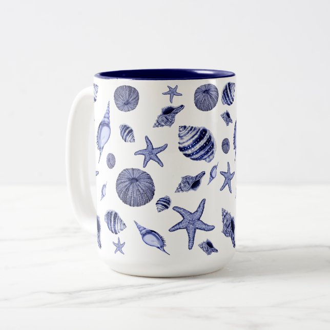 Blaue und weiße Muscheln Zweifarbige Tasse (Vorderseite Links)