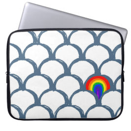 Blaue und weiße Skizze Scallop Muster & Regenbogen Laptopschutzhülle