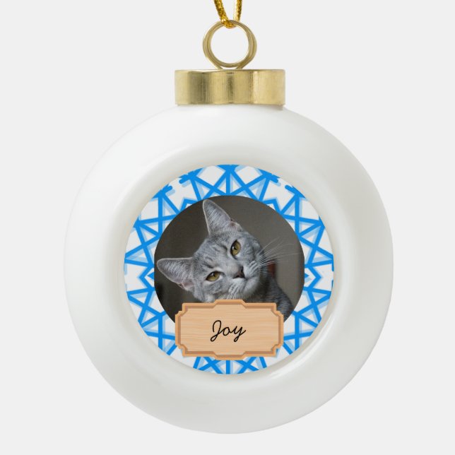 Blaue und weiße Weihnachtsfeier Custom cat Foto Keramik Kugel-Ornament (Vorderseite)