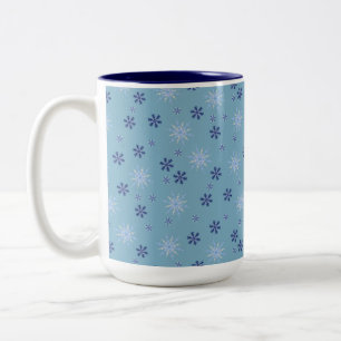 Blaue und weiße Winterschneeflocke Zweifarbige Tasse