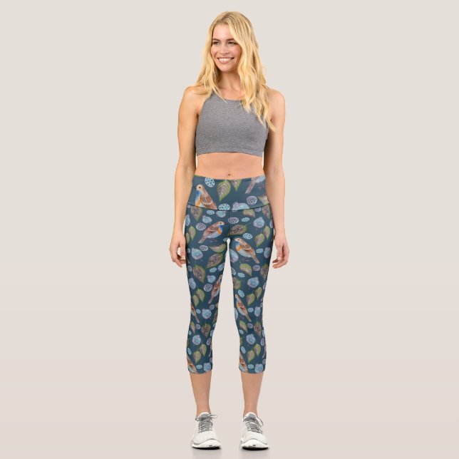 Blaue Vögel Wasserfarben Muster Capri Leggings (Vorderseite)