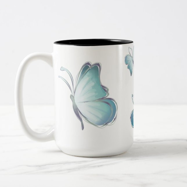 Blaue Wasserfarben-Schmetterlinge Zweifarbige Tasse (Links)