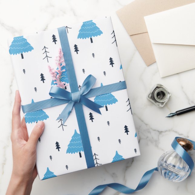 Blaue Weihnachtsbaum-Muster  Geschenkpapier (Schenken)