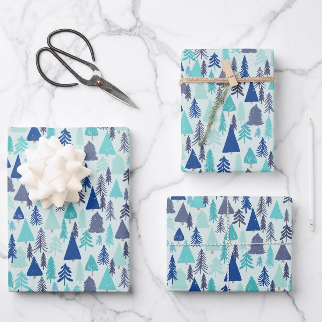 Blaue Weihnachtsbäume in einem Evergreen Forest Geschenkpapier Set (Vorderseite)
