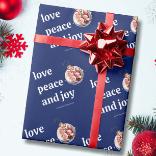 Blaue Weihnachtsfamilienfoto Liebe Frieden Freude Geschenkpapier