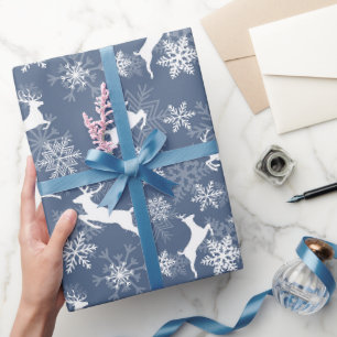 Blaue Weihnachtsschneeflocken-Hirsch-Muster Geschenkpapier