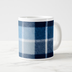 Blaue weiße gemütliche Karo-Flanell Jumbo-Tasse