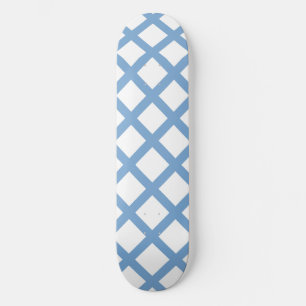Blaue weiße Harlekin-Diamant-Streifen-Muster Skateboard