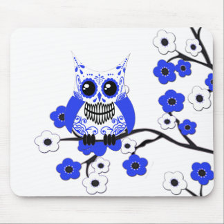 Blaue weiße Kirschblüten-Eule Mousepad