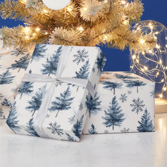 Blaue Weiße Weihnachtsbäume Schneeflocken Geschenkpapier (Feiertage)