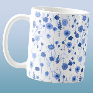 Blaue weiße Wildblumenwiese Botanische Blumenkunst Kaffeetasse