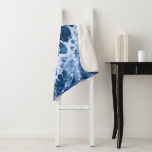 Blaue Wellen am Ozean Sherpadecke