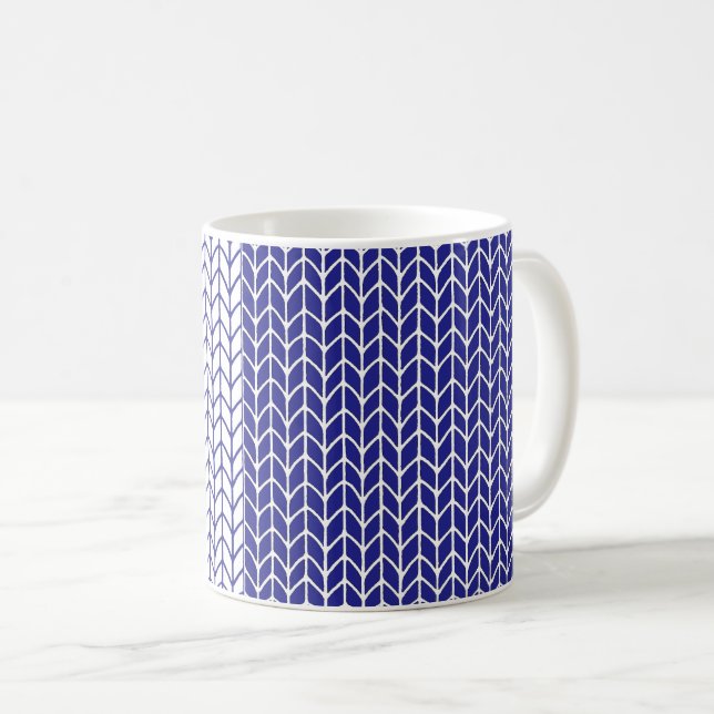 BLAUE & WHITE STRICK Weiße Tasse (VorderseiteRechts)