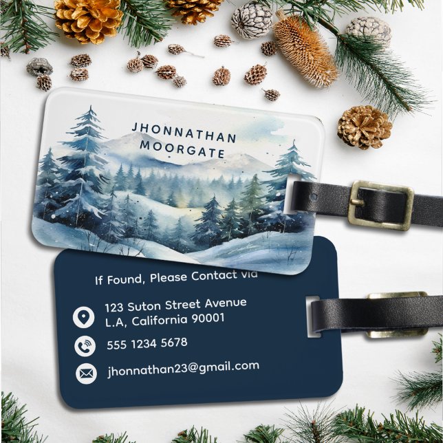 Blaue Winter-Wasserfarben-Waldberge Gepäckanhänger (Von Creator hochgeladen)