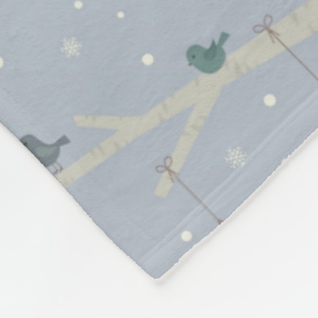 Blaue Winter-Weihnachtsvögel auf Baumzweig Fleecedecke (Ecke)