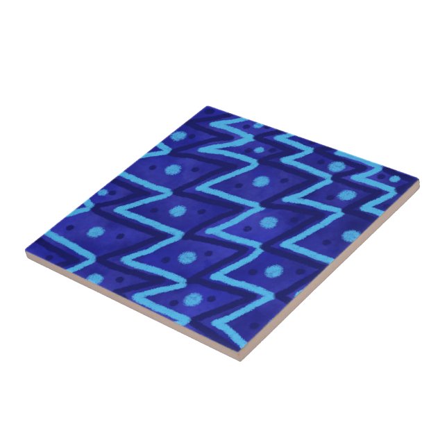 Blaue Zick-Zack-Punkte funky Muster  Fliese (Seite)