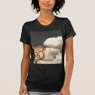 Blauen Himmels auf Weg 66 T-Shirt