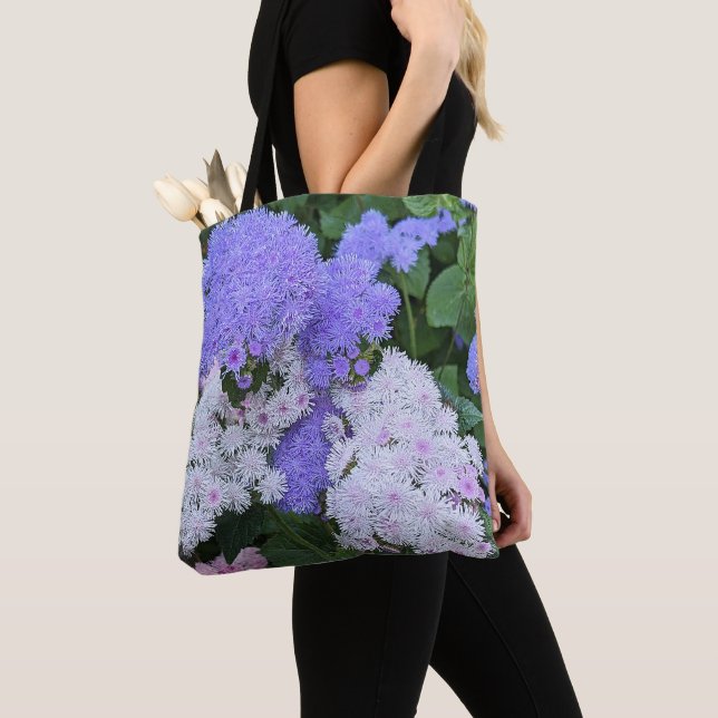 Blauer Ageraturm Blume (Von Nahem)