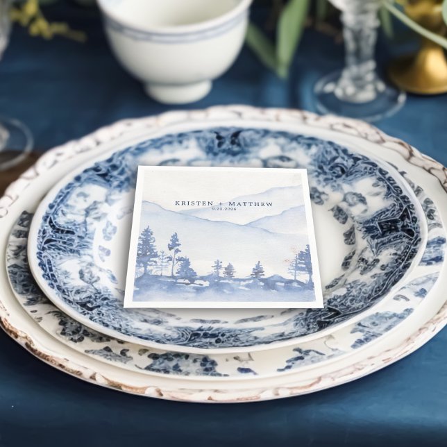 Blauer Berg Rustikale Hochzeit Serviette (Our Blue Mountain Watercolor Napkins are not just a wedding utility, but a celebration of art.)