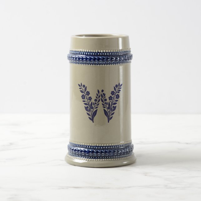 Blauer Blumen-Letter-W-Monogramm-Becher Bierglas (Mittel)