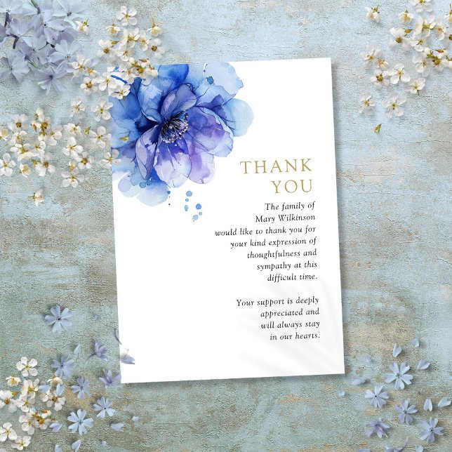 Blauer Blumenbeerdigung zur Beerdigung des Lebens Dankeskarte (Watercolor Blue Floral Celebration Of Life Funeral Thank You Card)