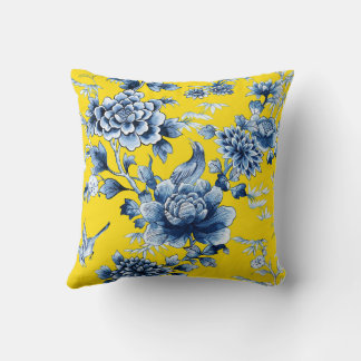 Blauer Blumenluxus Print auf gelbem Kissen