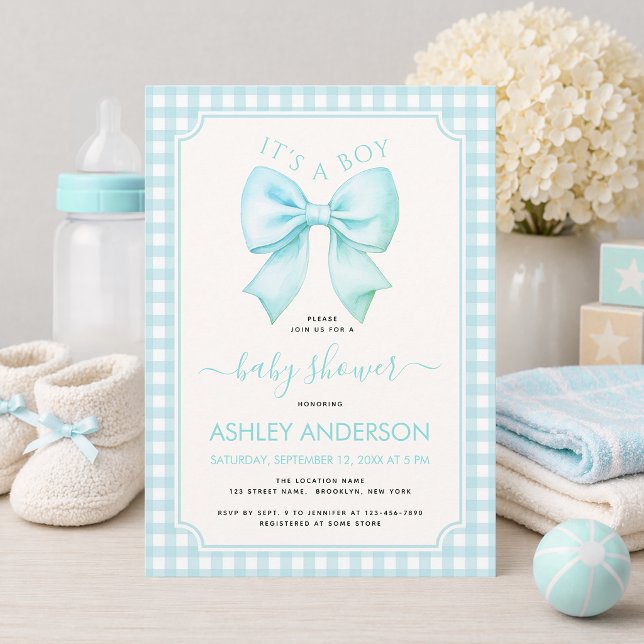 Blauer Bogen Es ist ein Junge Baby Shower Gingham  Einladung (Von Creator hochgeladen)