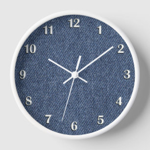 Blauer Denim mit weißen Zahlen Uhr