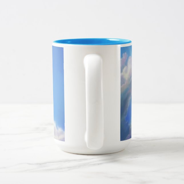 Blauer Drache, der durch den Himmel schwebt  Zweifarbige Tasse (Henkel)