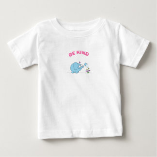 Blauer Elefant und schöne Blumen seien freundlich Baby T-shirt