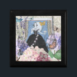 Blauer Eleganter Extravaganter Blumenstrauß Erinnerungskiste<br><div class="desc">Ein reichhaltiges Thema aus der Viktorianischen Zeit,  eine Collage,  die die Mode-Illustration von George Barbier aus den 1920er Jahren beinhaltet und zusammen mit Viktorianischen Bildern wie Blume,  Schmetterlingen,  dem Eiffelturm und einem William Morris Hintergrund zusammengestellt wird.</div>