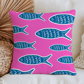 Blauer Fisch auf heißem rosa Dopamin-Ästhetik-Ozea Kissen
