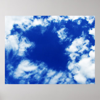 Blauer Frühlingshimmel mit vielen bizarren Wolken Poster