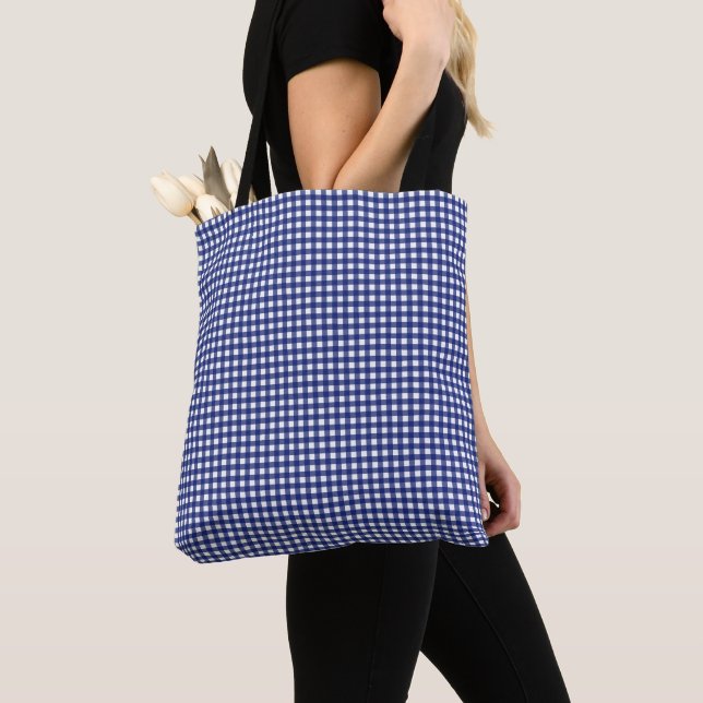 Blauer Gingham mit Schachbrettmuster im Stil (Von Nahem)